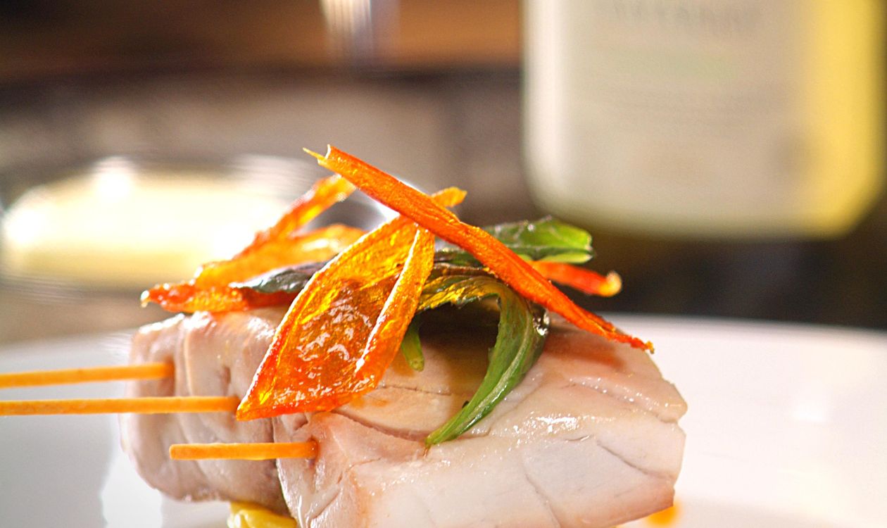 Plato gourmet de mariscos en fine dining