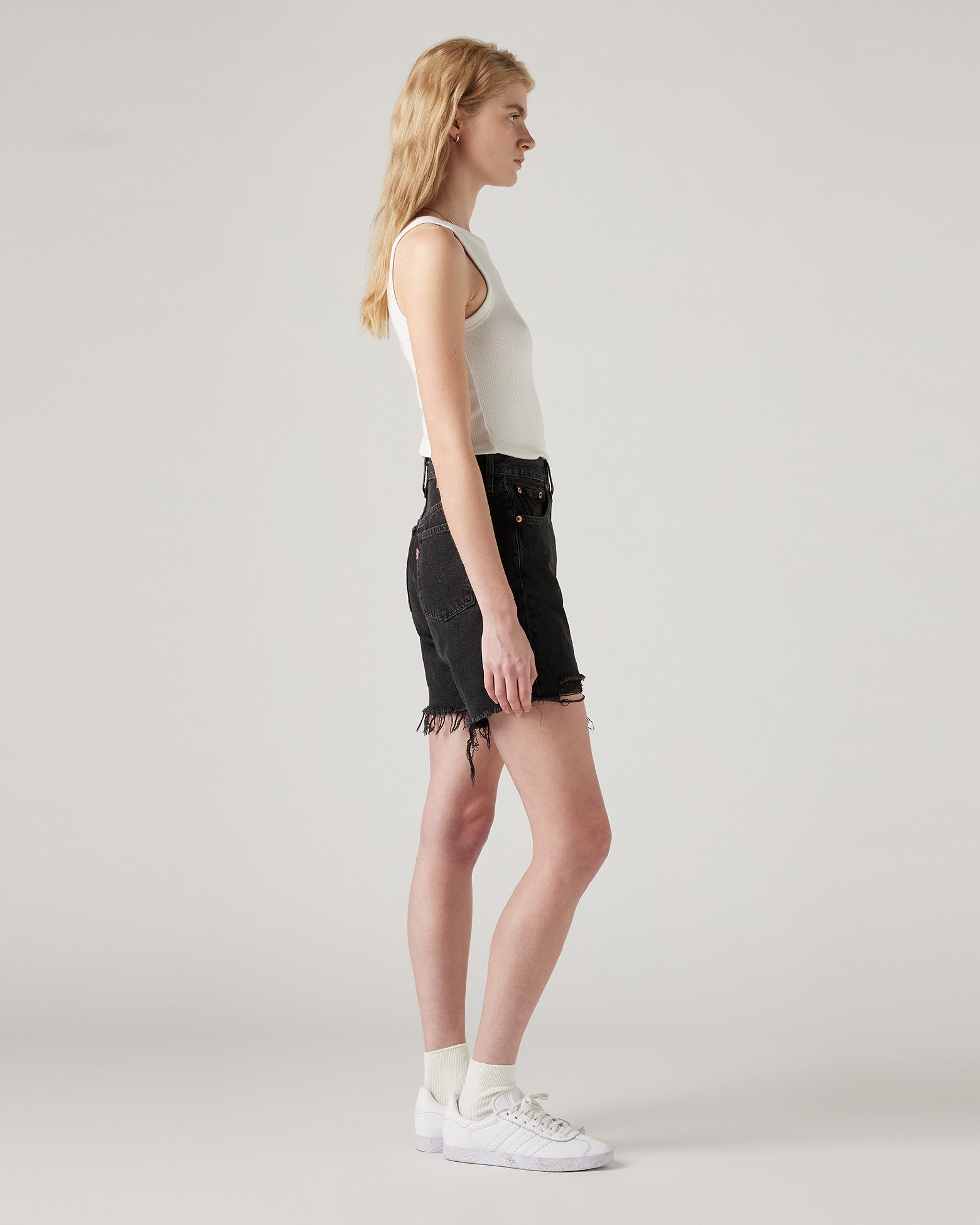 501® Mid Thigh Short Lunar Black - Levi's - Vista lateral