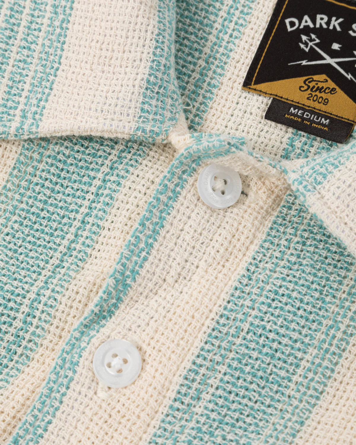 Camisa Lamont Dark Seas - Detalle de cuello y corte