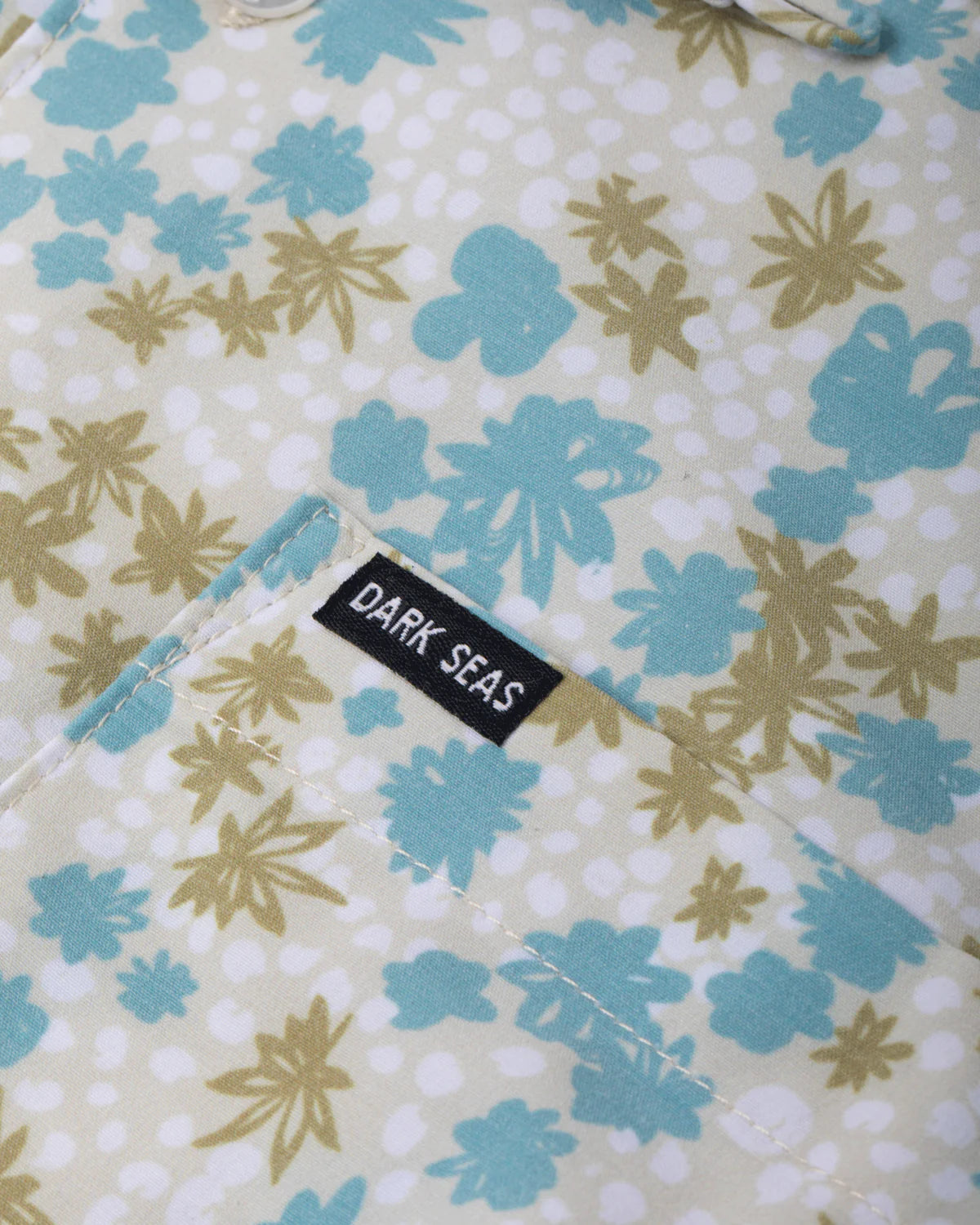 Camisa Wilhart Dark Seas - Detalle de botones Off White/Blue