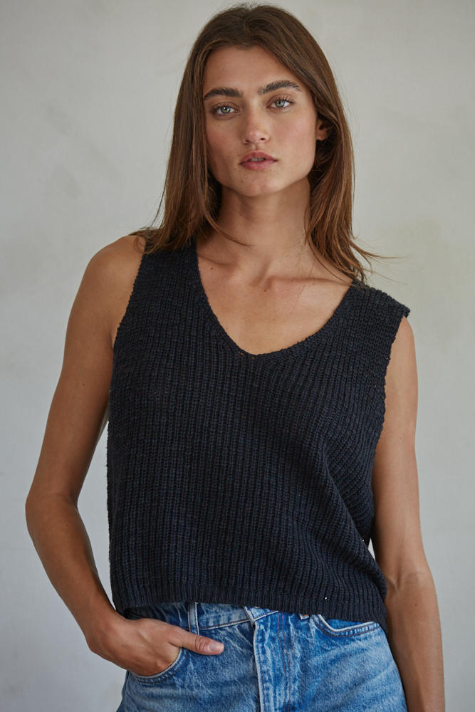 Allende Vest Top